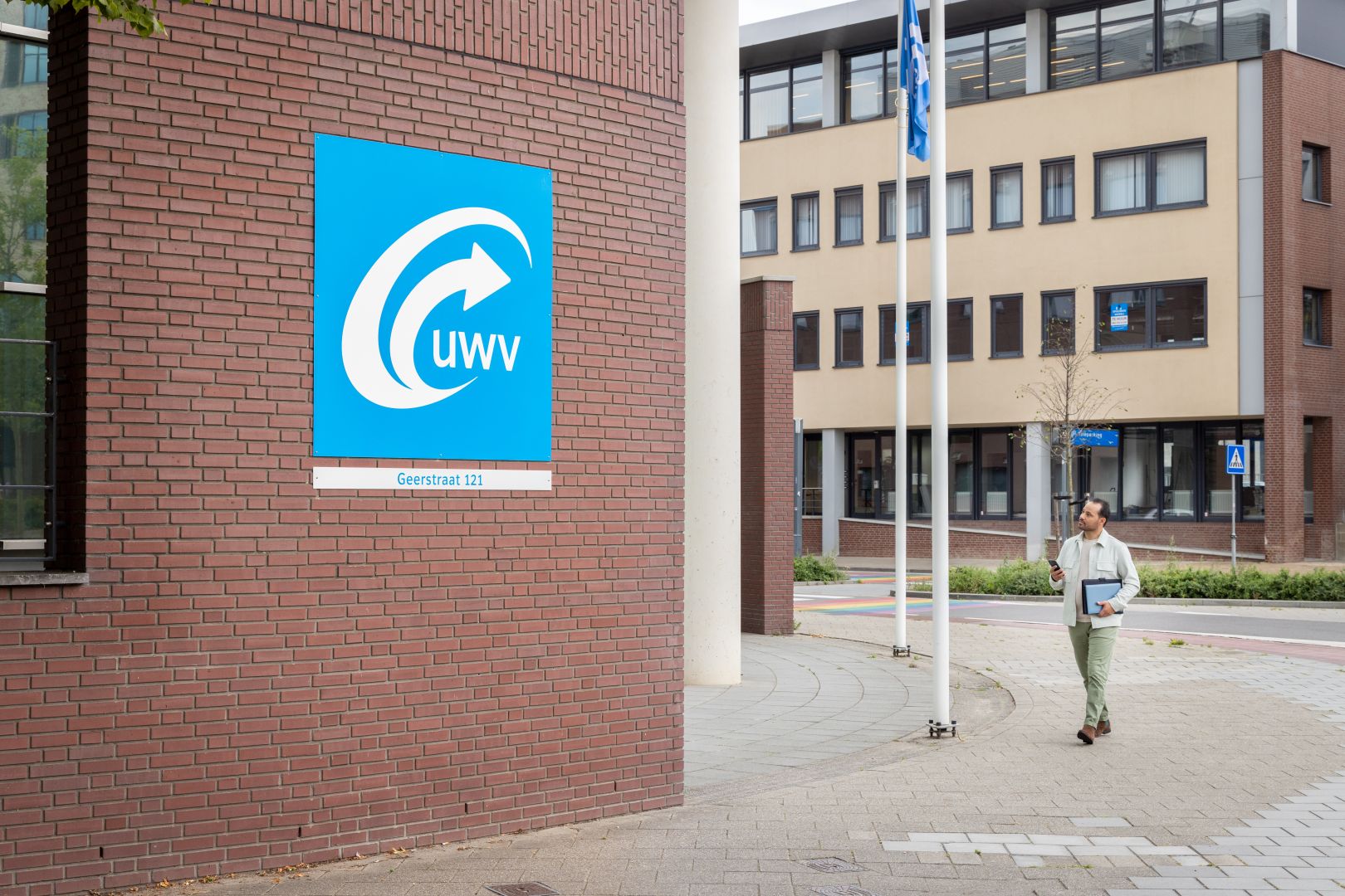 UWV-kantoorgebouw met logo aan de gevel